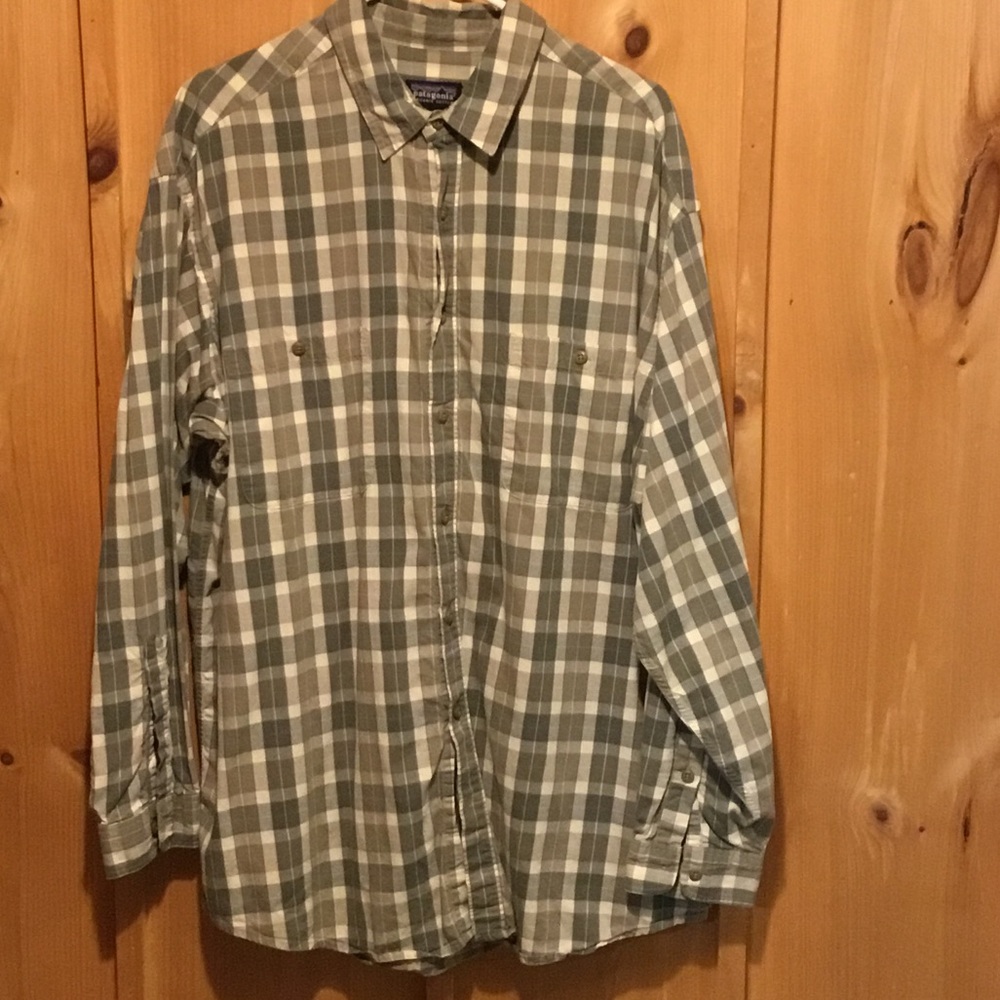 Patagonia Organic Pima Cotton lightweight
flannel shirt.
Style #53832
Men’s XL